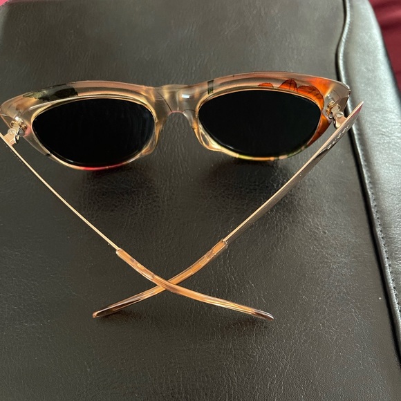 GUCCI ROSE GOLD SUNGLASSES - Picture 7 of 10
